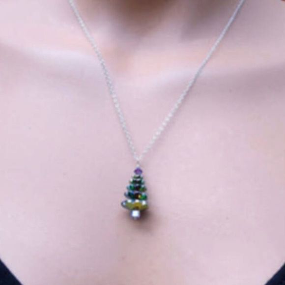 🎄 Christmas Tree Necklace 🎄 - Picture 6 of 8